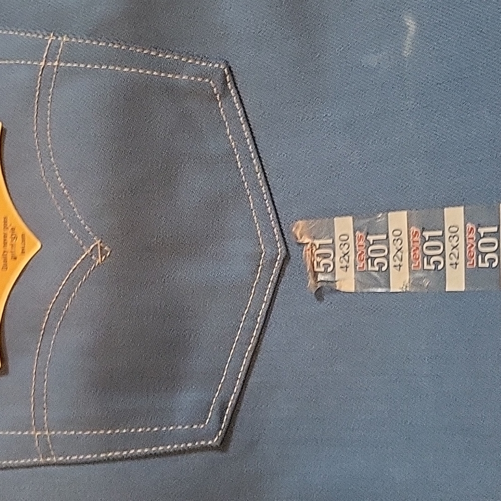 Levis - Picture 3 of 4